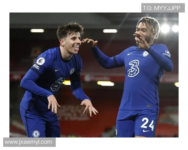 足球明星赛场吐舌挑衅引发热议球迷反应不一展现个性风采